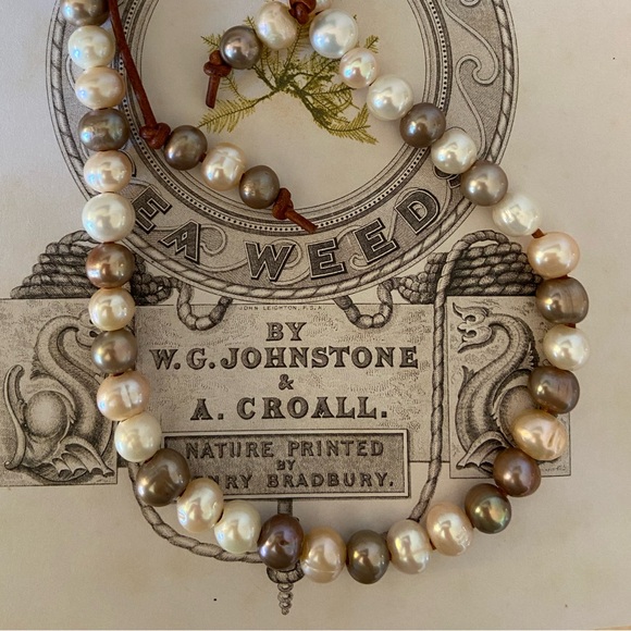 Simply Gorgeous Multi Freshwater Pearls On High Quality Leather Cord - Picture 3 of 8